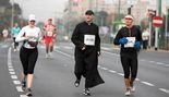 Maratón en la ciudad polaca de Poznań: la importancia de la sotana