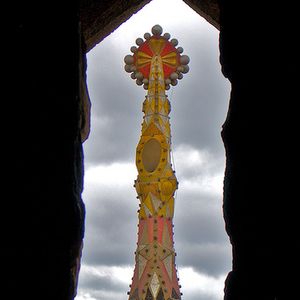 Almudi.org - El Papa explica por qué la Iglesia es católica y apostólica