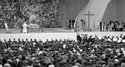Almudi.org - Bendicto XVI reza el rosario con los estudiantes eurpeos y asiáticos. Foto OR