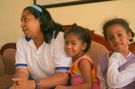 Almudi.org - Katiuska con sus hijas