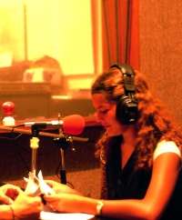 Almudi.org - Mujer trabajando en la radio