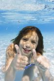 Almudi.org - Niña buceando