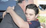 Almudi.org - &Aacute;lvaro abraza a su padre Vicente del Bosque