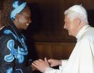 Almudi.org - Florence Oloo saluda al Papa