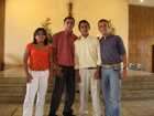 Almudi.org - Marc Estela con los adultos que recibieron la Primera Comunión, El Crucero 2007