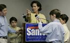 Almudi.org - Jeeny, con sus hijos, en plena campaña electoral